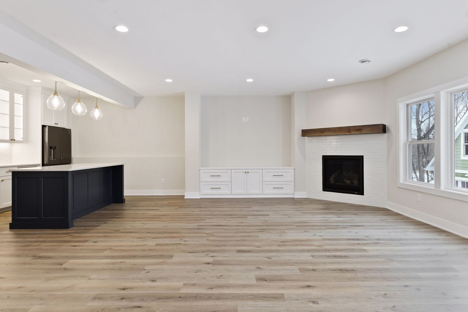 photo-0035 322 Broadway Ave N