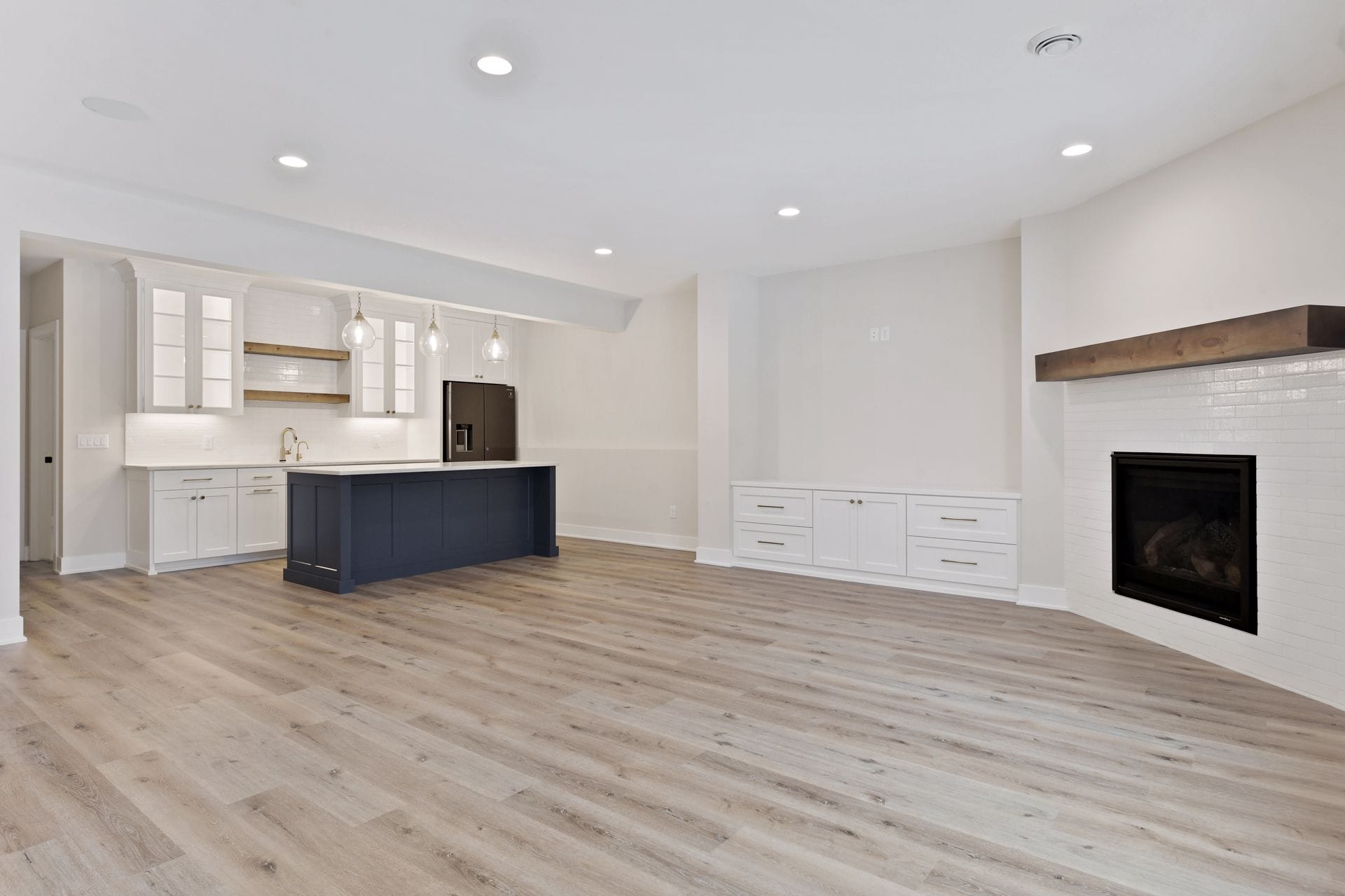 photo-0037 322 Broadway Ave N