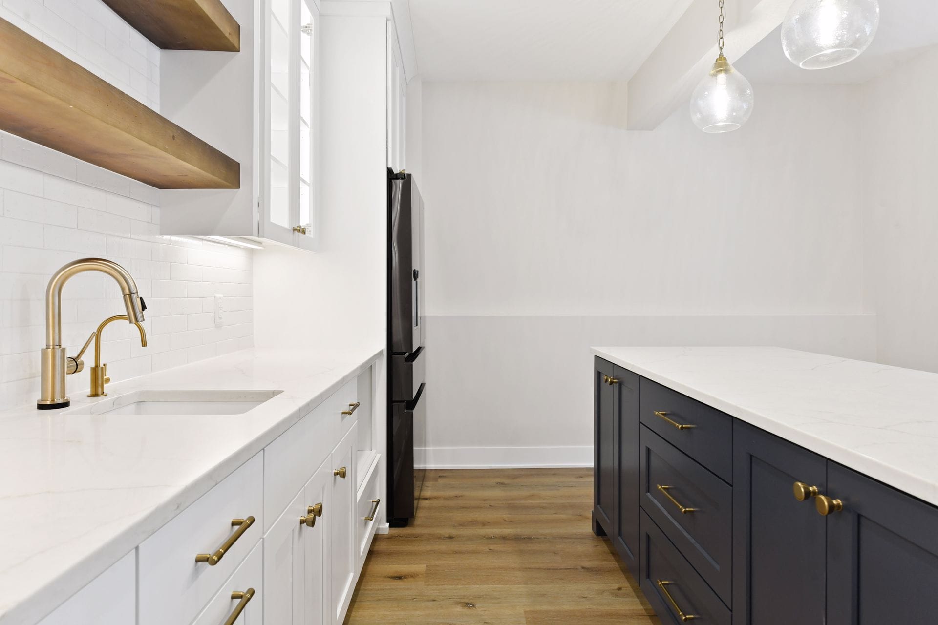 photo-0042 322 Broadway Ave N