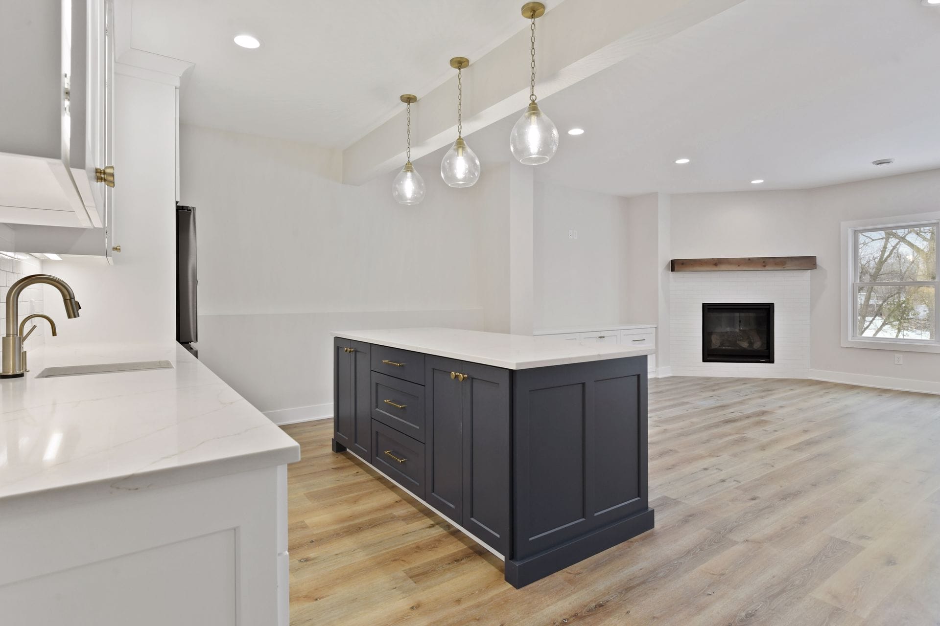 photo-0043 322 Broadway Ave N