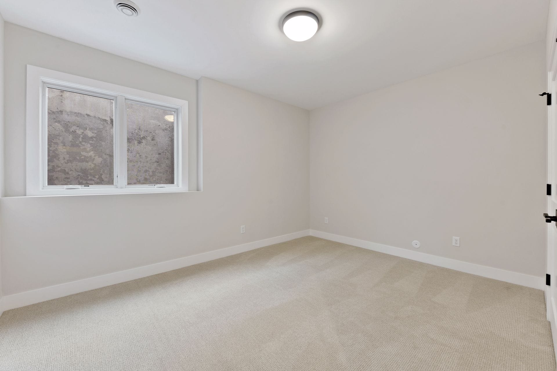 photo-0047 322 Broadway Ave N